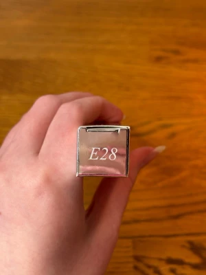 Ny Caia Cosmetics sminkborste  - Helt ny oöppnad i sin förpackning E28 make up brush från Bianca Ingrosso Caia