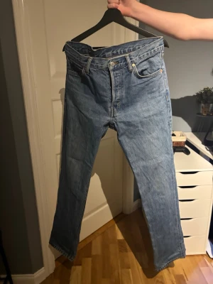 Jeans från WEEKDAY, KLEAN - Blåa snygga jeans från WEEKDAY i modellen KLEAN. W31/ L34.