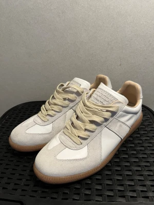 Maison Margiela gats - Maison Margiela gats som ni ser på bilderna så är de bra skick. Priset går att diskutera vid smidig affär :)  