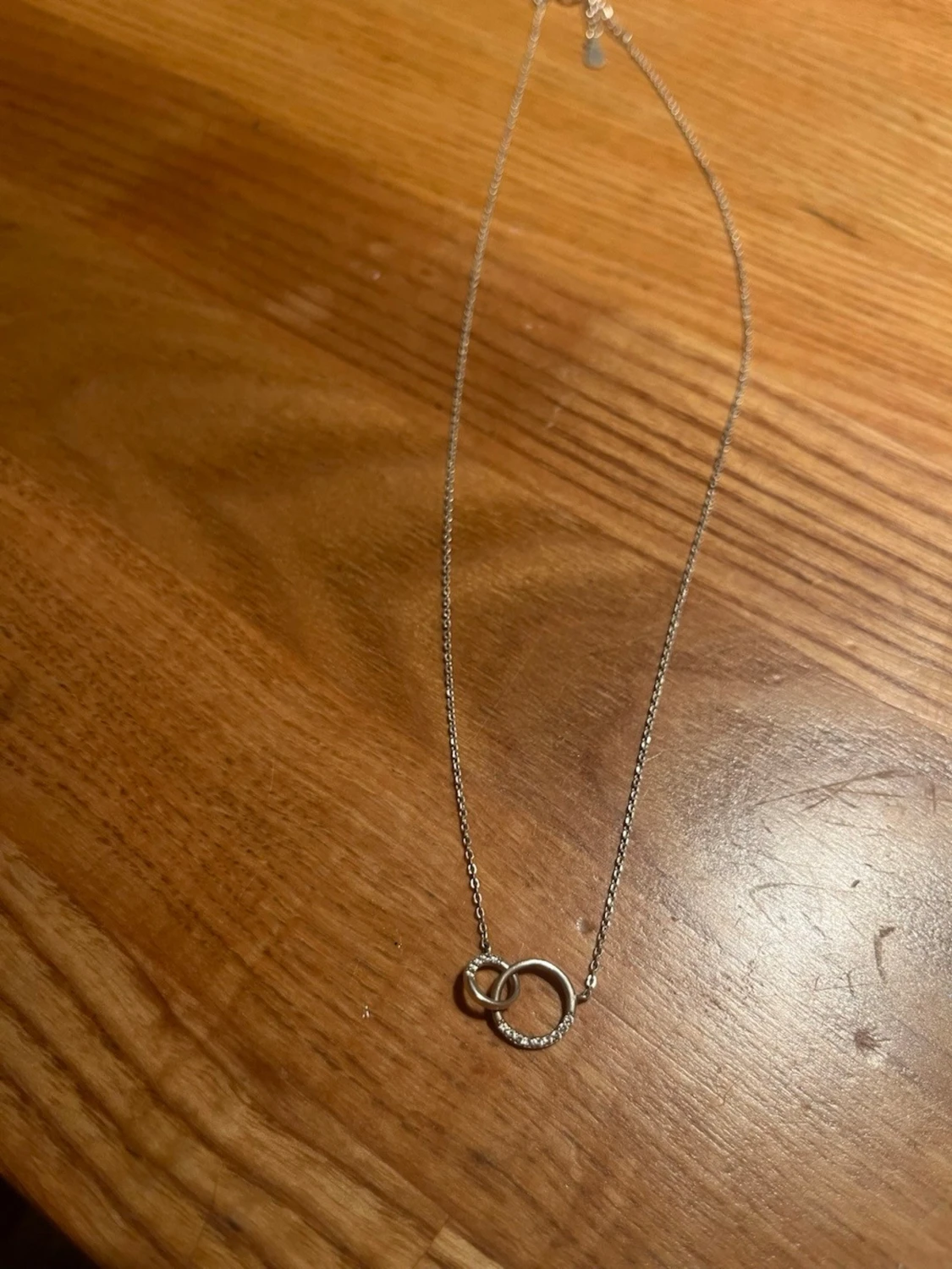 Silvrigt halsband - 1