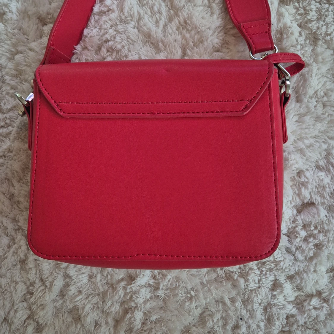 Röd axelväska från  Carin Wester - 2