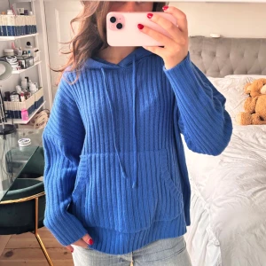 Stickad hoodie!  - Så snygg 