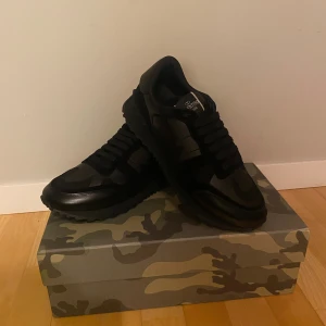 Valentino rockrunners  - Dessa rockrunners är de perfekta skorna inför vintern! Helt nya.