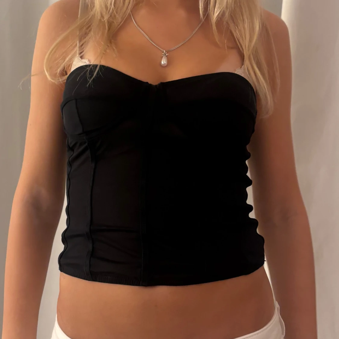 Svart korsett-topp med croppad passform - 2