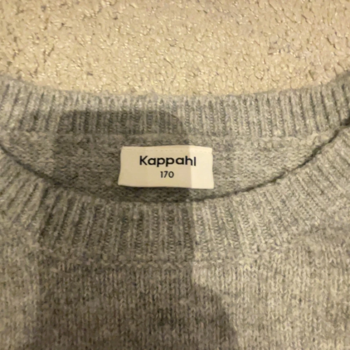 Grå stickad tröja från Kappahl - 1