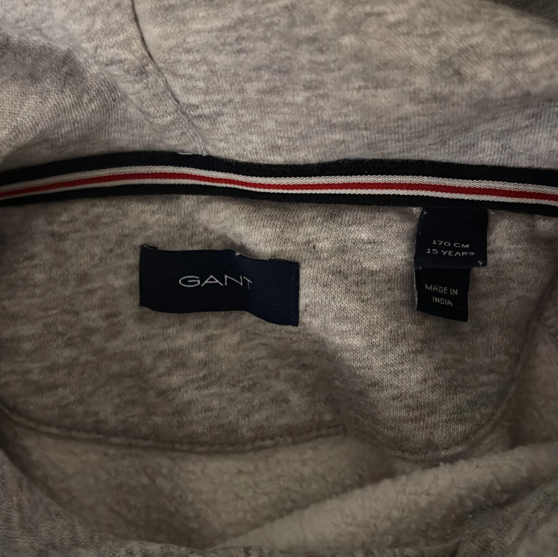 Grå hoodie från GANT med tryck - 2