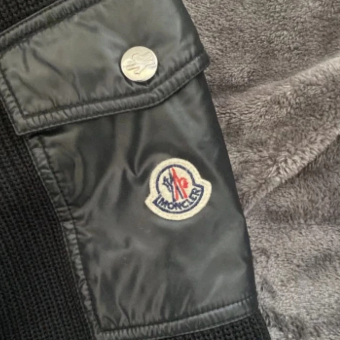 Svart pufferjacka från Moncler - 4