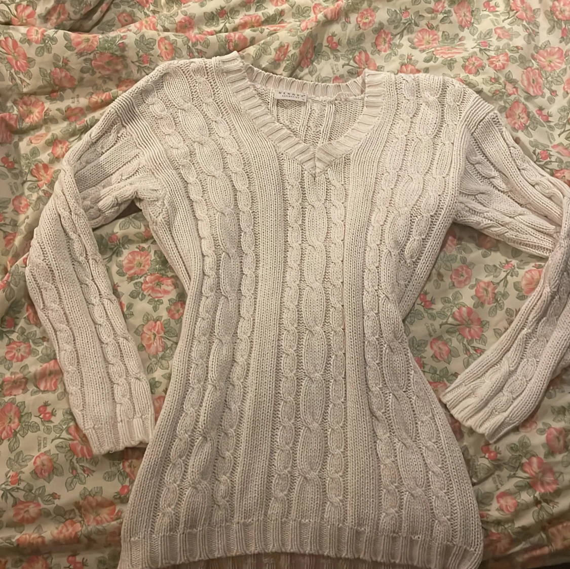 Beige kabelstickad tröja Hennes M