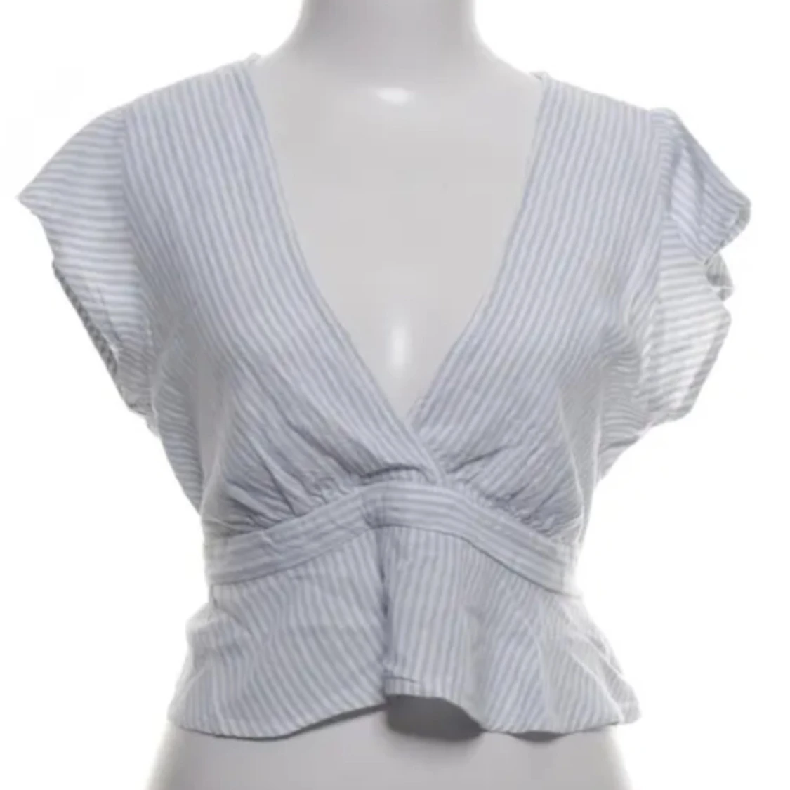 Randig omlott blus med knyt i midjan