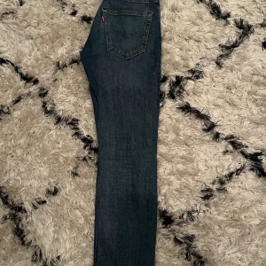 Levis jeans 502  - Snygga jeans från Levis med modell 502. Skick 9/10. Storlek: 30:32. Hör av dig vid funderingar 👍