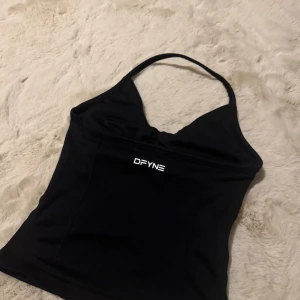 Dfyne Impact Topp - Dfyne impact topp från aliexpress. Mycket bra kvalitet, tjockt bra material, ser väldigt äkta ut och framförallt väldigt smickrande passform. Tycker nästan denna är bättre än originalet. Dessvärre är den för liten för mig! Använd enstaka gånger och därför i mycket bra skick!💕💕💕