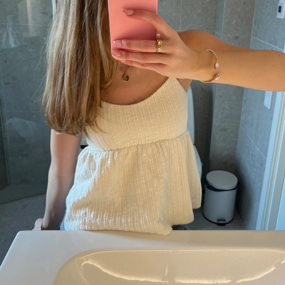 Topp med knyte i ryggen