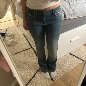LTB Blå bootcut jeans - LTB jeans (fallon). Mycket fint skick, knappt använda.  Storlek W28 L30.
