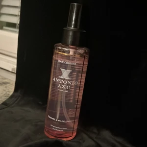 Antonio axu - Hårmist med doft av persika och kokos. Mjukgör, UV skydd, och utan sillikoner. 