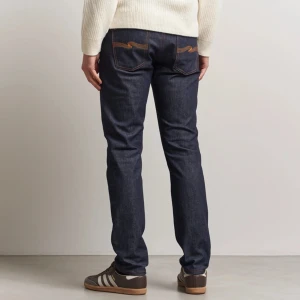 Dry Nudie Jeans Grim Tim - Säljer ett par Nudie Jeans Grim Tim i färgen Dry True Navy. Passar mer 30, 30 skulle jag säga jämfört med vad som står