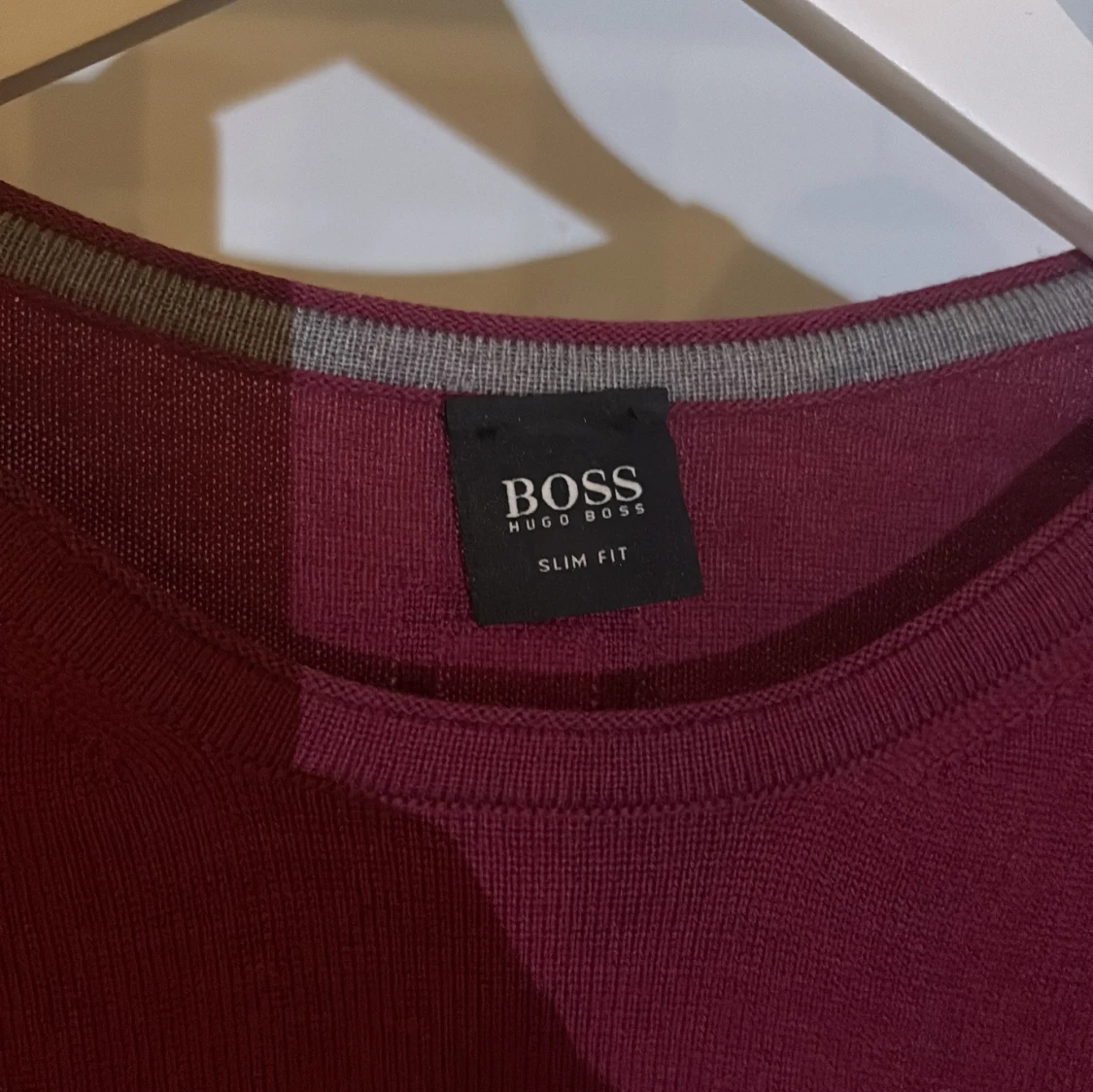 Vinröd ulltröja från Hugo Boss - 2