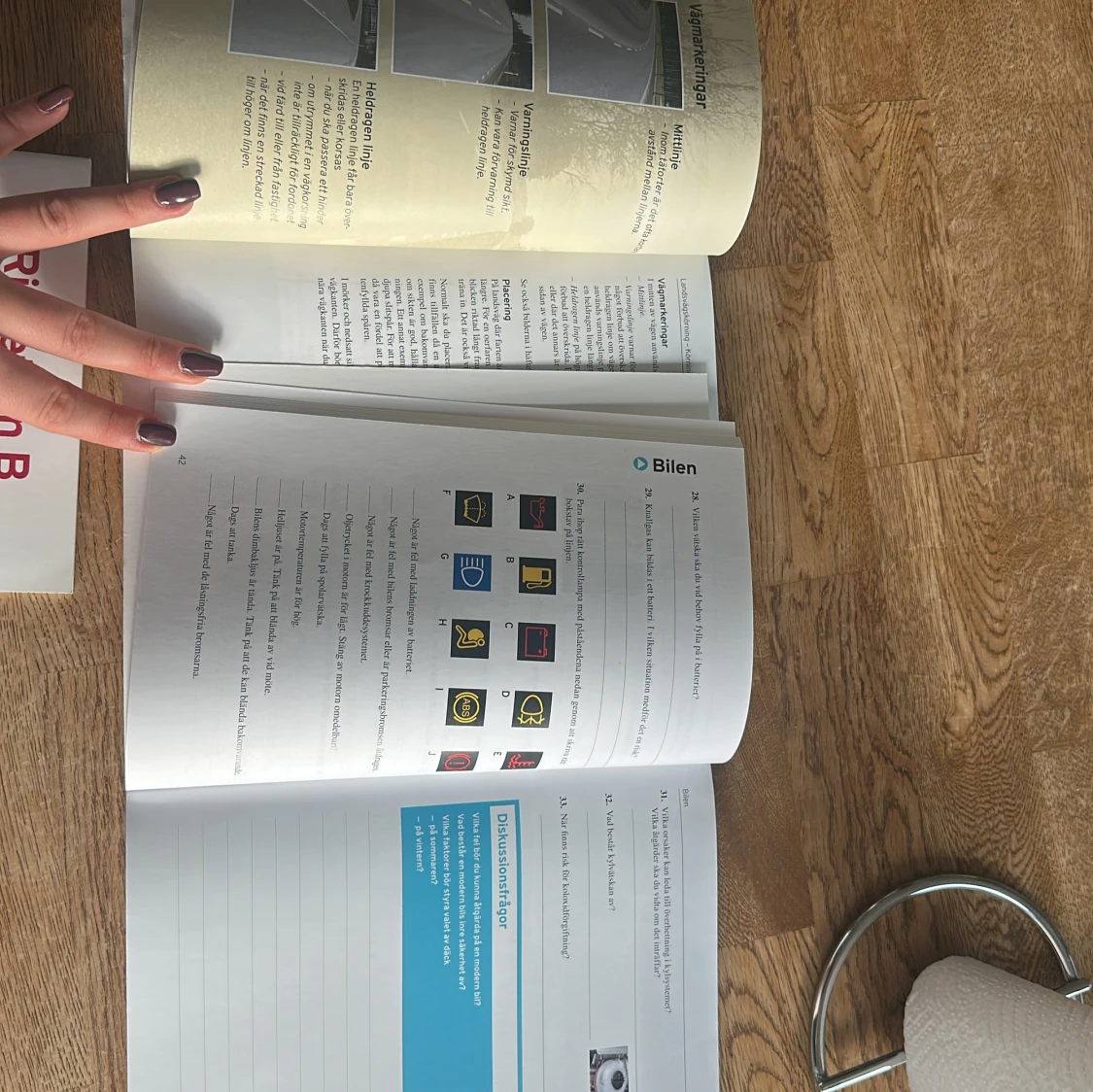 Körkortsboken, Studiehäftet till Körkortsboken, Riskettan B - 4
