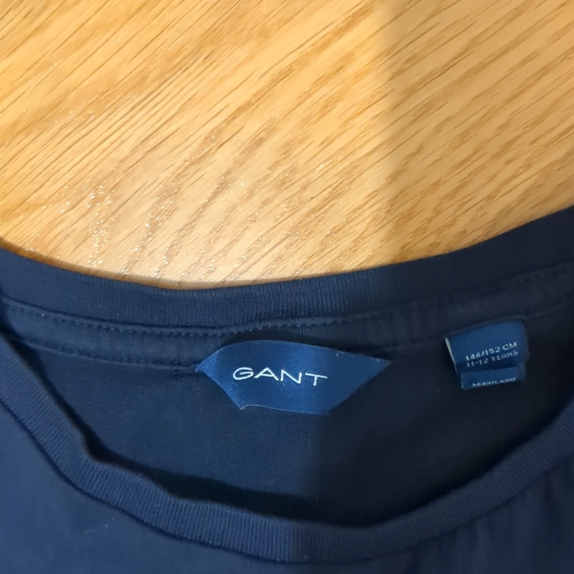 Mörkblå GANT t-shirt med logga - 2