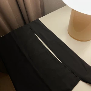 Niqab - Niqab från Shein 🤍 Knappt använd, jättefint skick ✨ Jag skulle påstå att den är lite genomskinlig vid starkt ljus, annars fungerar den bra Fraktas oftast samma dag eller dagen därpå 💌 