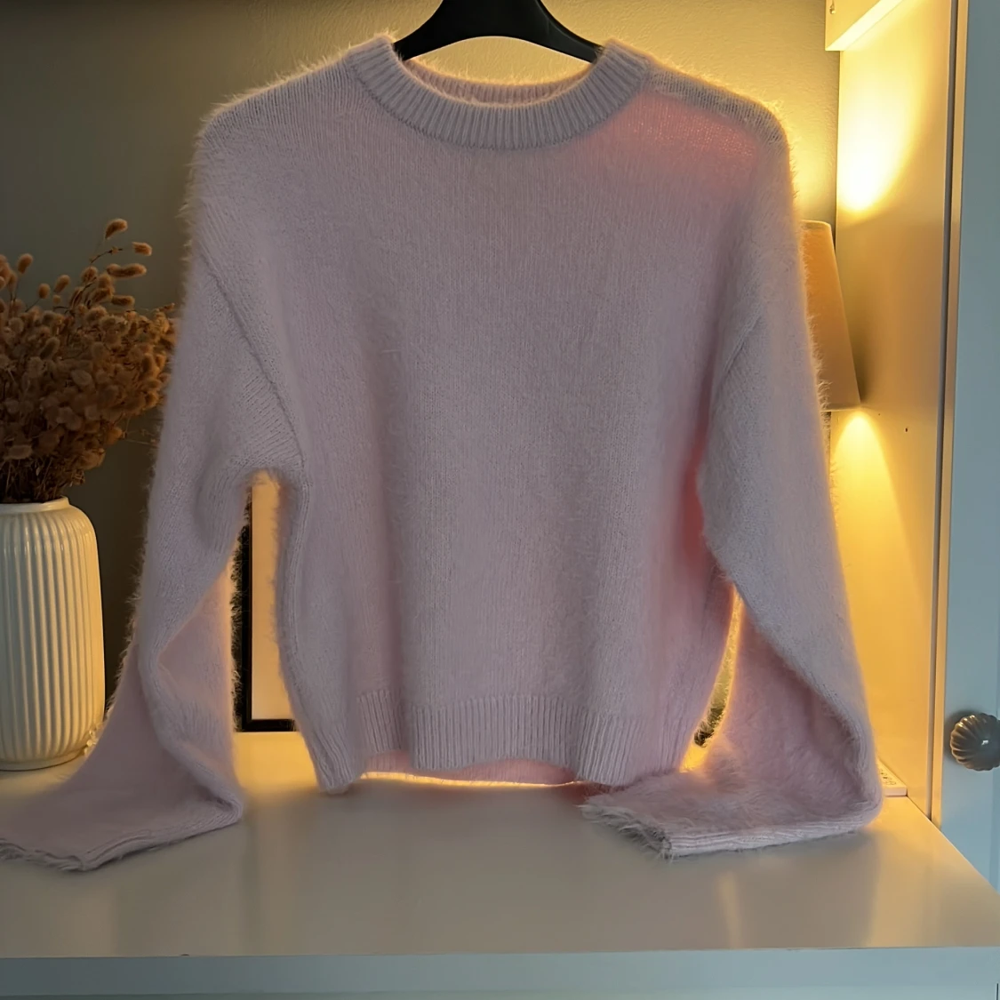 Ljusrosa fluffig stickad tröja