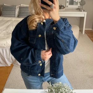 Jeansjacka H&M - Super snygg jacka ifrån h&m!