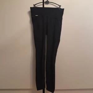 Aim'n tights - Svarta tränings tights från Aim’n. 