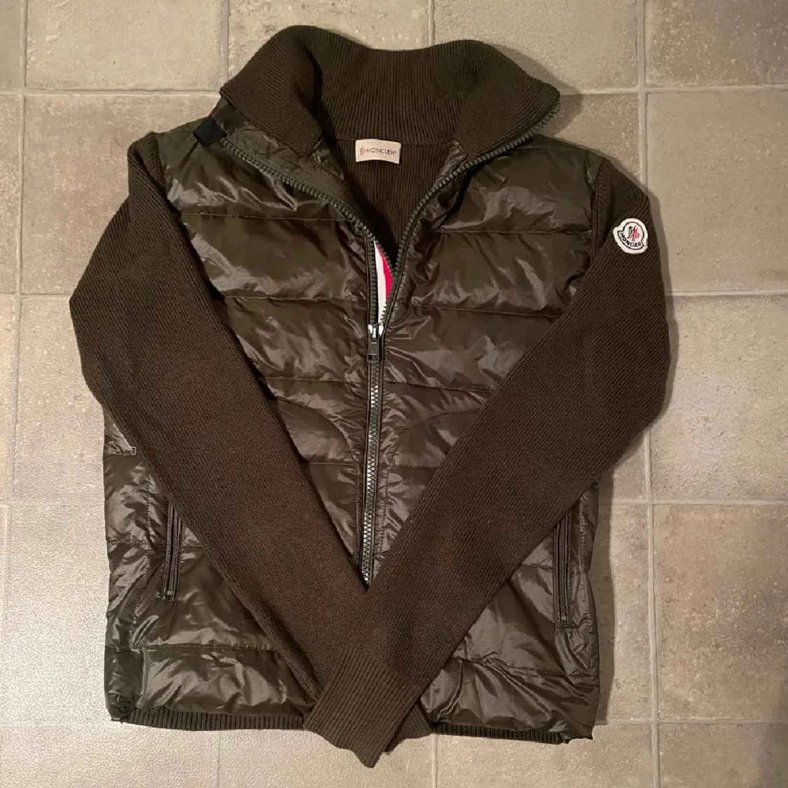 Oliv grön cardigan från Moncler