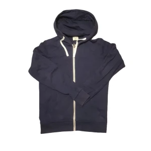 Mörkblå hoodie från Jack & Jones - Mörkblå hoodie från Jack & Jones med dragkedja framtill och huva med vita snören. Tröjan har långa ärmar och ribbade muddar vid ärmslut och nederkant. Perfekt för en avslappnad stil.