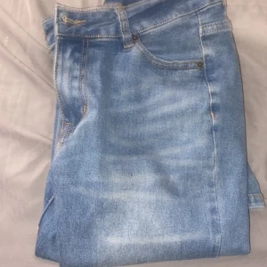 Ljusblå flare jeans - Flare jeans