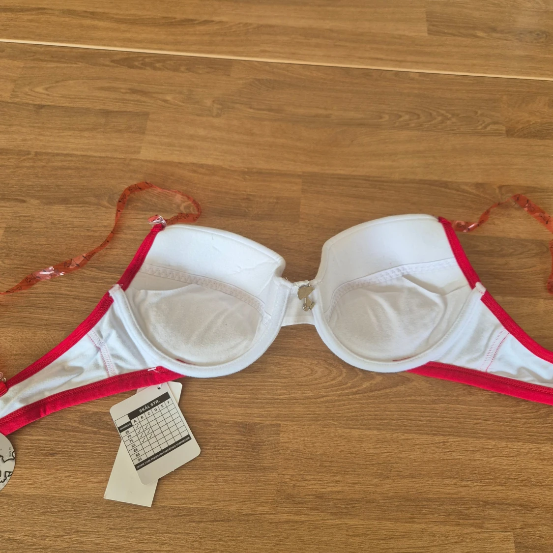 Ny vit och röd Snoopy BH med etiketten kvar - 1