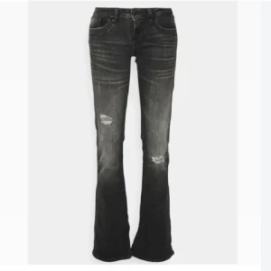 Gråa Ltb jeans med slitningar  - Suuuper snygga och populära Ltb jeans i super bra skick då de aldrig är använda ☺️