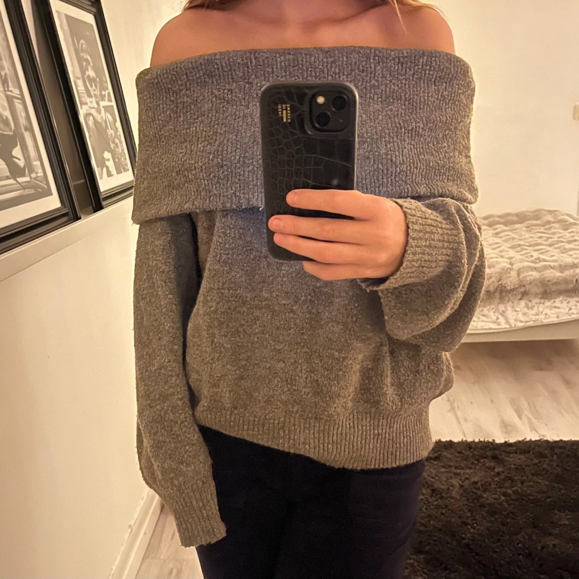 Brun/grå offshoulder stickad tröja