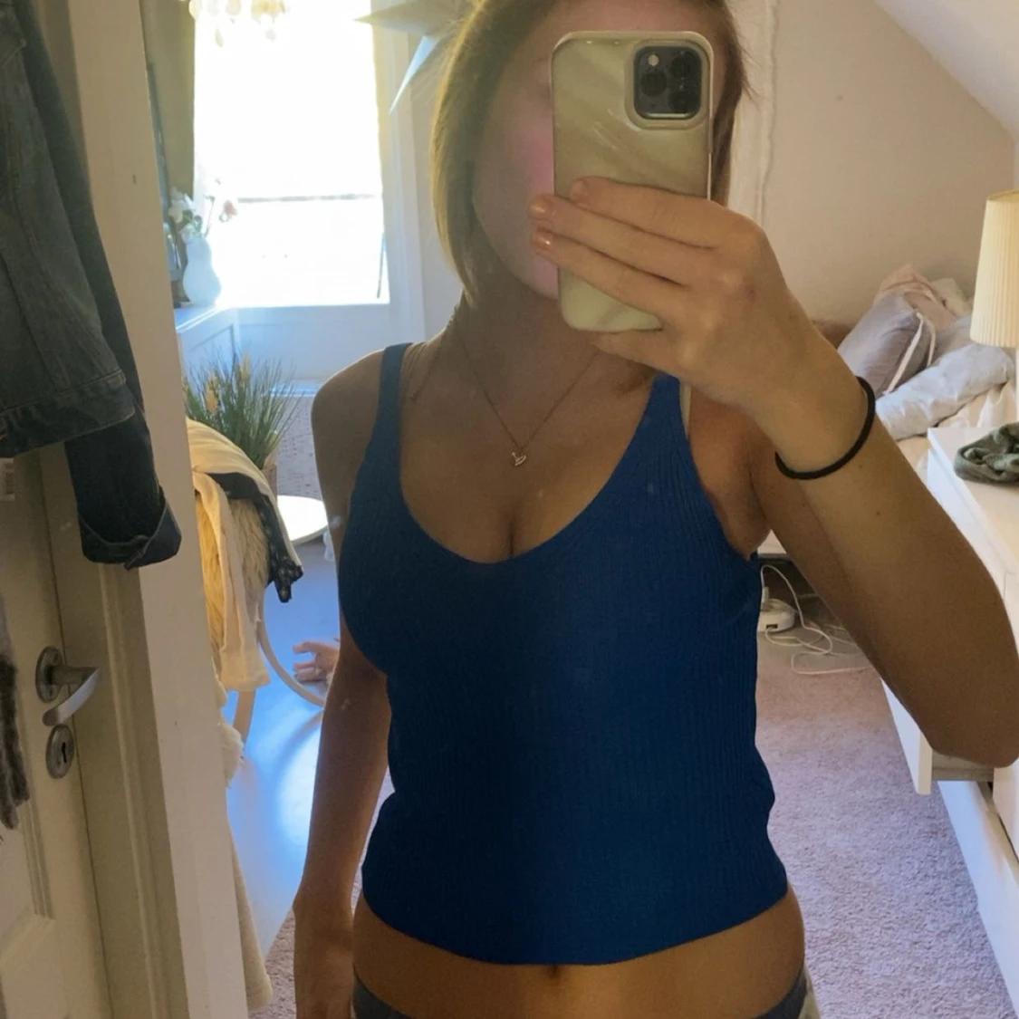 Blå ribbad linnetopp