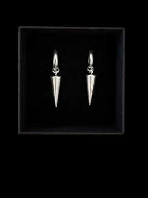 Silver örhängen  - GRATIS GÅVA MED VARJE ORDER! Stilren silverfärgade örhängen i modern design, perfekt som vardagssmycke eller att klä upp en outfit. Tillverkad i slitstark mässing-stål som ej rostar och är bekväm att bära hela dagen. Gratis gåva på köpet, snabb leverans, jag svarar alltid snabbt och skickar direkt. Perfekt present till dig själv eller någon du tycker om 💖 ✨💎📦💬