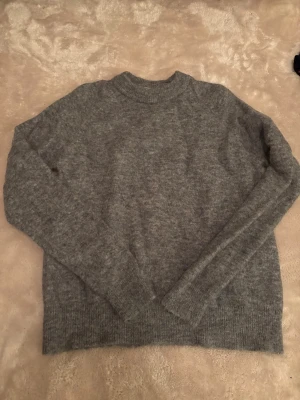 Olika klädesplagg  - Säljer dom här kläderna från 60-160kr, storlekarna xs- m. Bra skick!