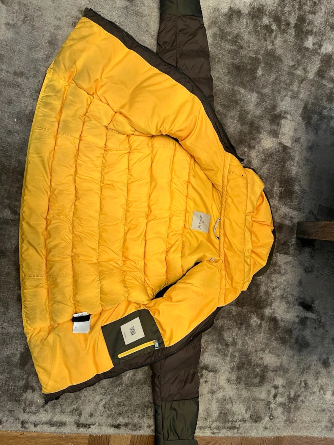 Moncler brun och grön pufferjacka - 1