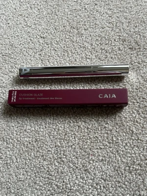 Lip - Helst ny, nypris 275kr mitt pris 149kr men priset går att diskuteras, fick den i julkalendern💞