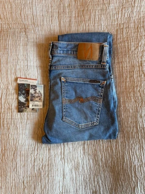 Nudie jeans  - Nudie jeans säljes 🙌🏻 | Bra skick 8/10 | Storlek: 30/32 | Köpt i deras butik i Stockholm,  Tags finns | Modell: Lean Dean | Hör av er vid funderingar! | A&W fashion 🌟