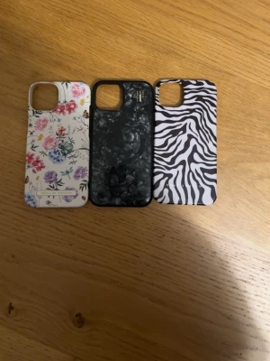 IPhone 13 mobilskal - Säljer dessa 3 mobilskalen då jag köpt en ny mobil och inte använder dessa. 1&2 är från ideal of sweden och den tredje från roar sweden. Tänker mig runt 50kr styck, skriv vilken eller vilka ni vill ha!💞