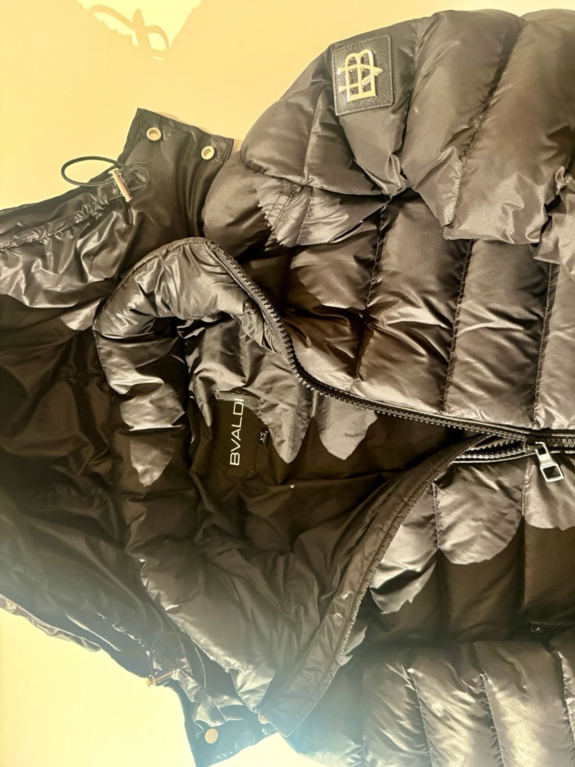 Svart dunjacka med huva från Bvaldi - 2