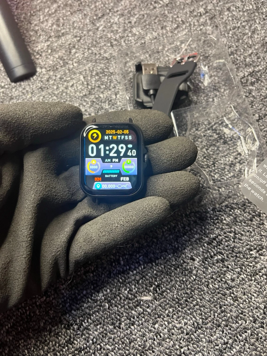 Svart smartklocka med silikonarmband - 2