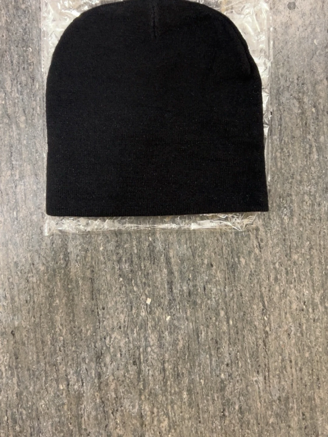 Svart beanie med vit Amaze-logga - 1