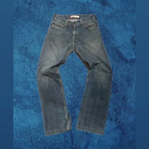 Levi's 506  - Snygga Levis 506 i toppen skick! Längd:105cm Midja:41cm Benöppning:21,5cm