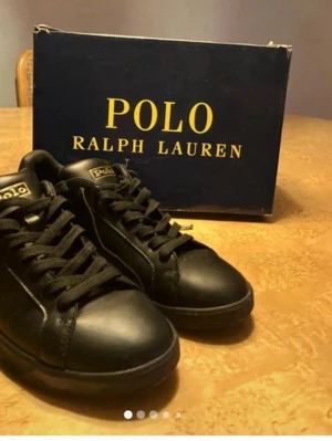 Polo Ralphlauren skor ”SVART” - Jag säljer dessa polo Ralphlauren  skorna för de är för små för mig