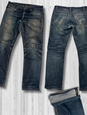 APC Jeans - Mått: Outer leg 94,5cm Waist 38cm Leg opening 17,5cm