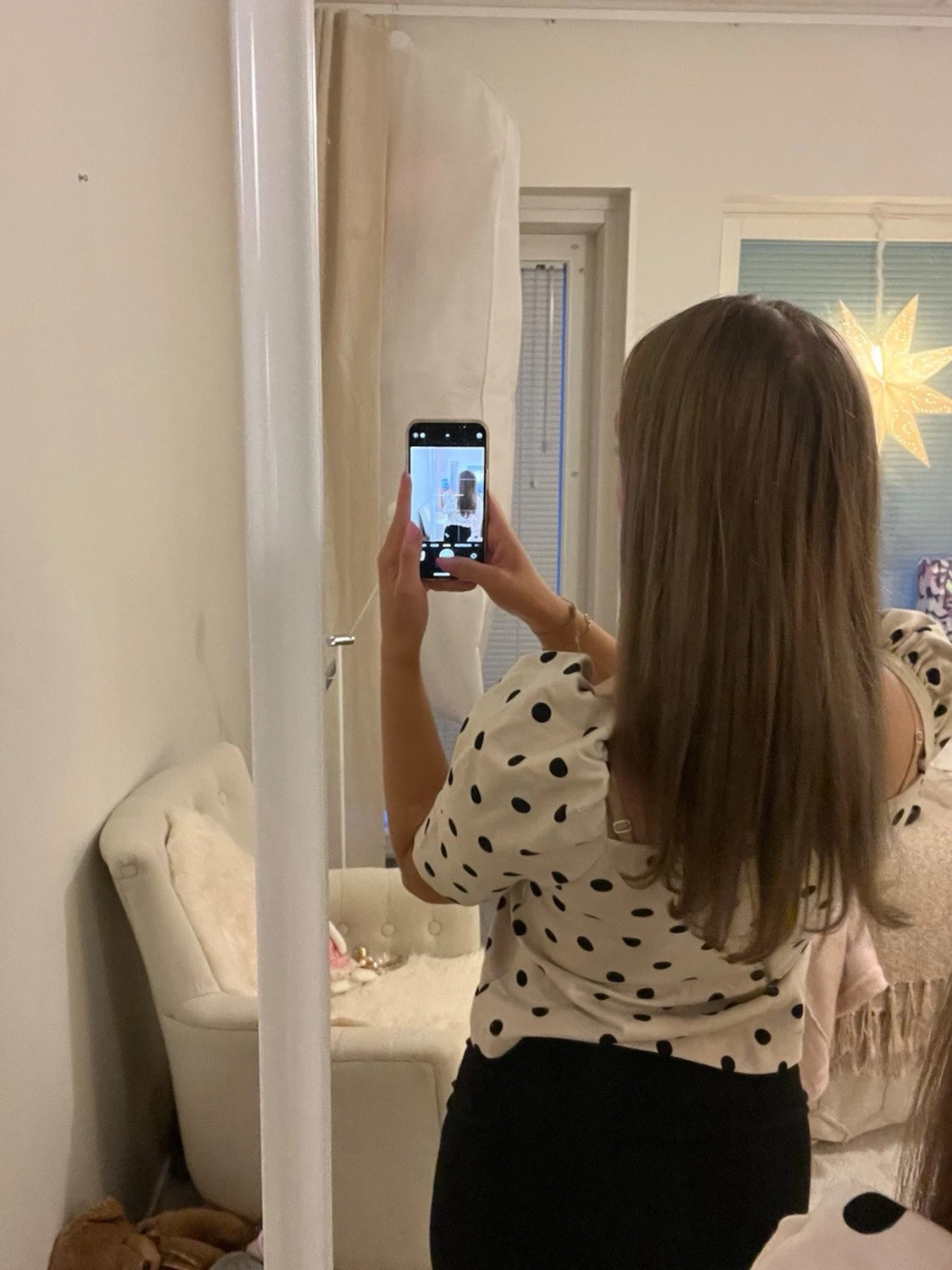 Vit prickig topp med puffärm - 2