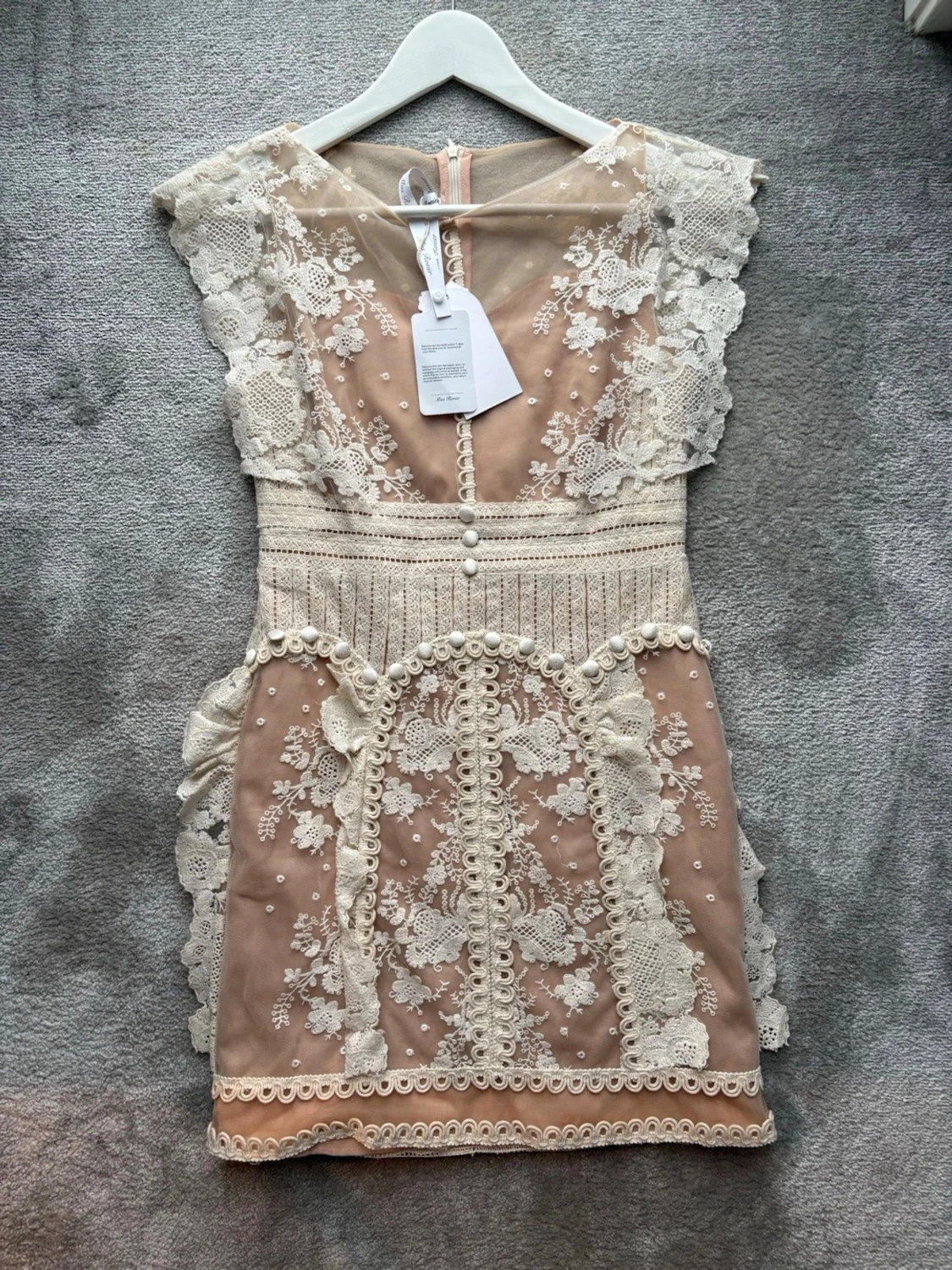 Oanvänd klänning från Miss Rosier  - 1