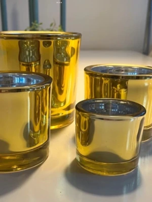 Fyra ljuslyktor från Mio  - Fyra ljuslyktor från Mio. Mått är 12 x 12 cm, två st är 8 x 8 cm, den minsta är 6 x 6 cm. 