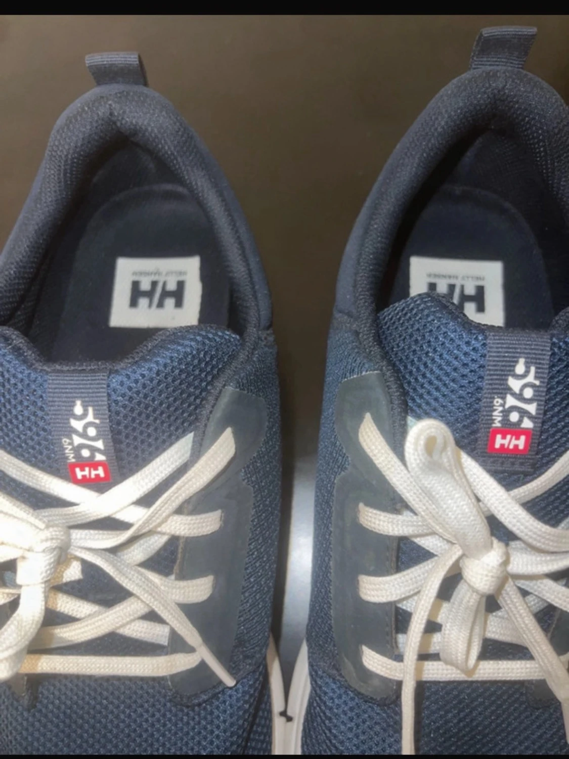 Blå sneakers från Helly Hansen