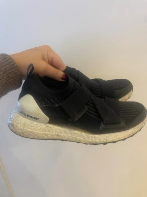 Adidas Ultraboost by Stella McCartney - Adidas by Stella McCartney Ultraboost i storlek 40